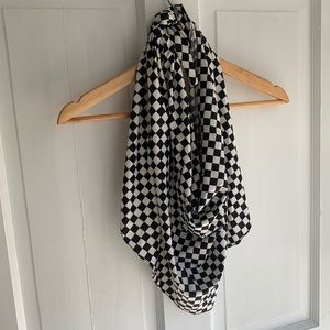Black and white check print scarf